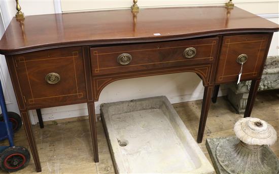 An Edwardian mahogany sideboard, W.161cm